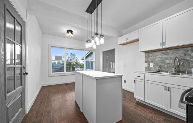 Building Photo - Quiet Comfort: Charming 3 Bed, 2.5 Bath Ho...