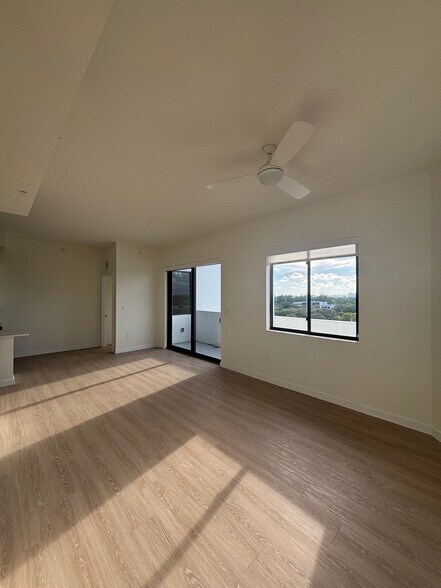 Building Photo - 19550 NE 26th Ave