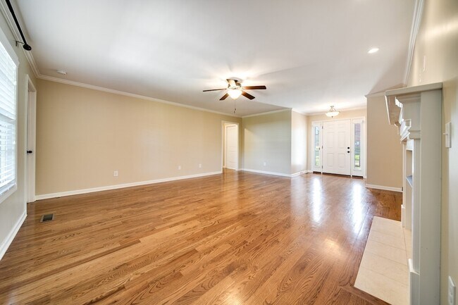 Building Photo - 176 Longspur Dr