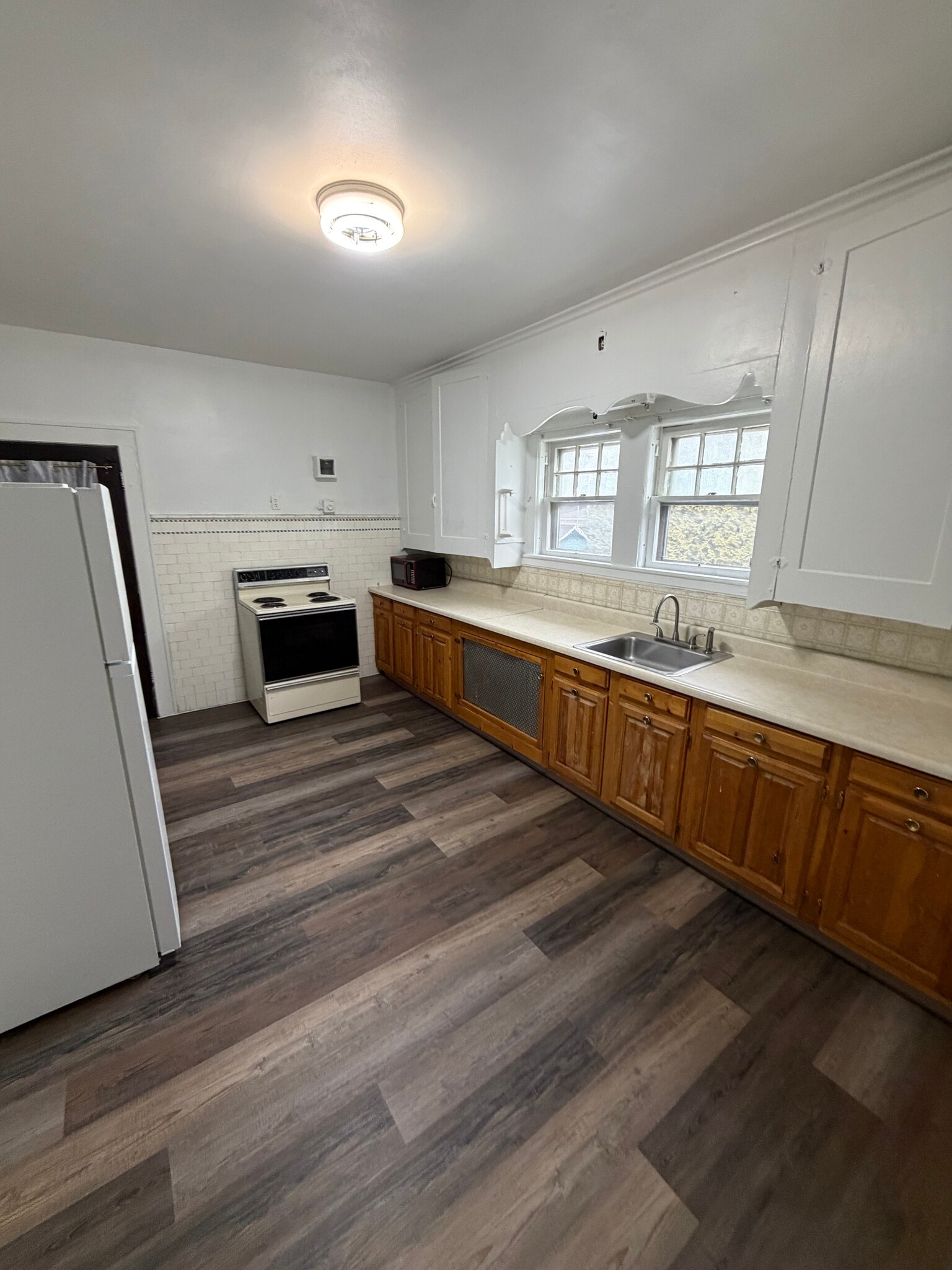 Building Photo - 517 Miles Ave