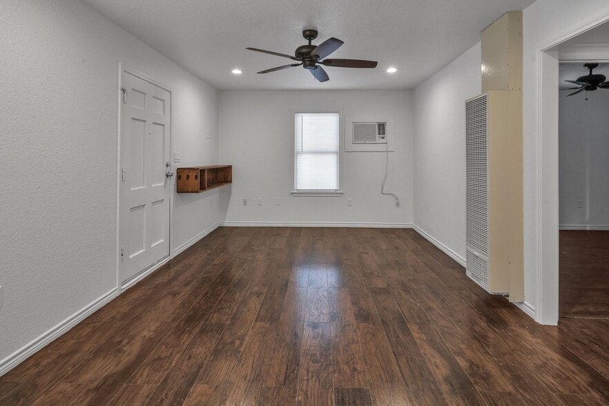 Building Photo - 162 Mc Dougal Ave