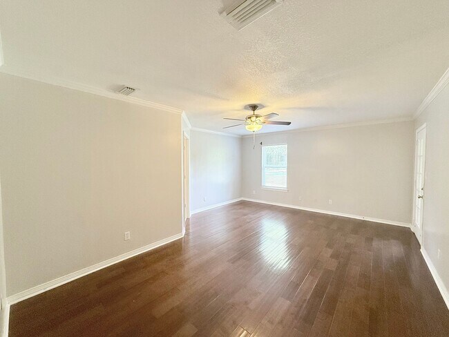 Building Photo - 5136 Hamilton Ln