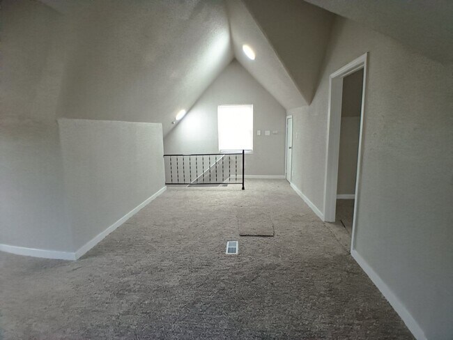 Building Photo - Freshly Renovated 3 Bedroom Bungalow