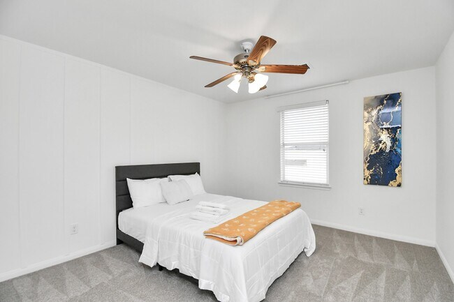 Building Photo - 6715 Plum Springs Ln