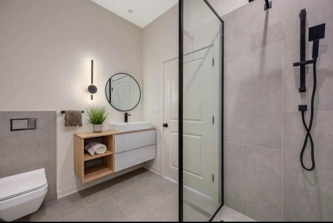 Building Photo - 6340 W Belmont Ave