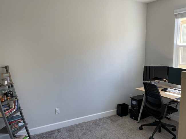Building Photo - 8665 Mahonia Dr
