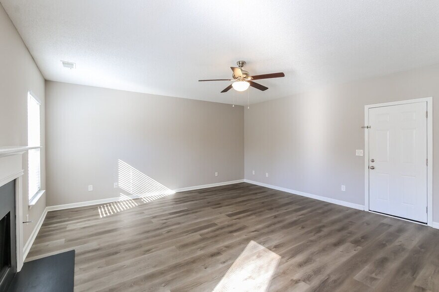 Building Photo - 335 Elma Marie Ct