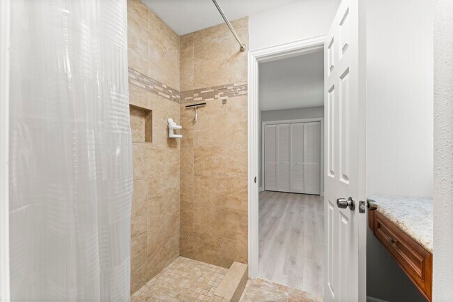 Building Photo - 71 Hideaway Dr