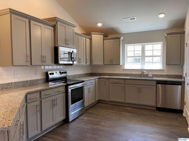 Building Photo - 197 Abercorn Dr