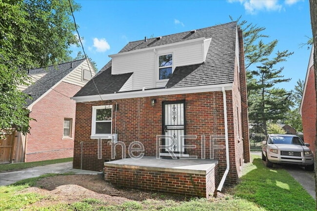 Building Photo - 17421 Quincy St