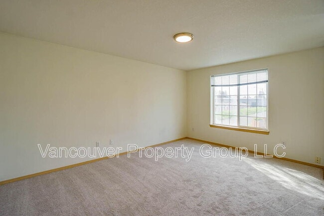 Building Photo - 1100 W 30th St