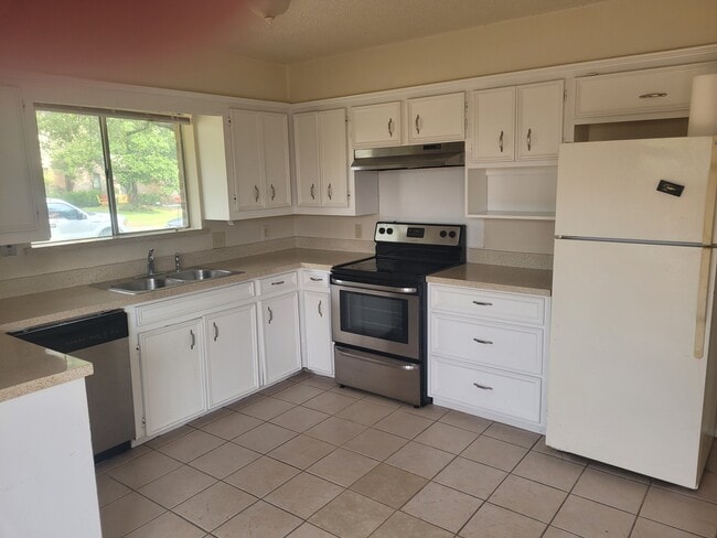 Building Photo - 316 Towne House Ln