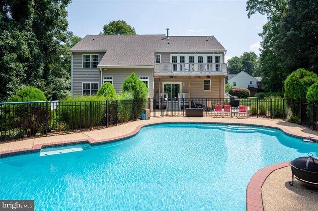 Building Photo - 7420 Mayflower Ct