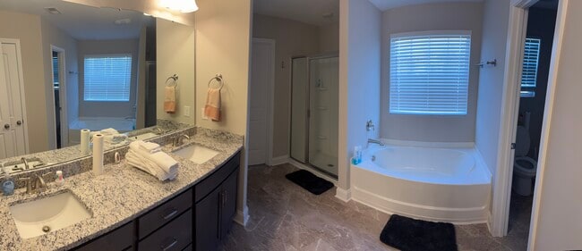 Building Photo - 207 Barra Dr