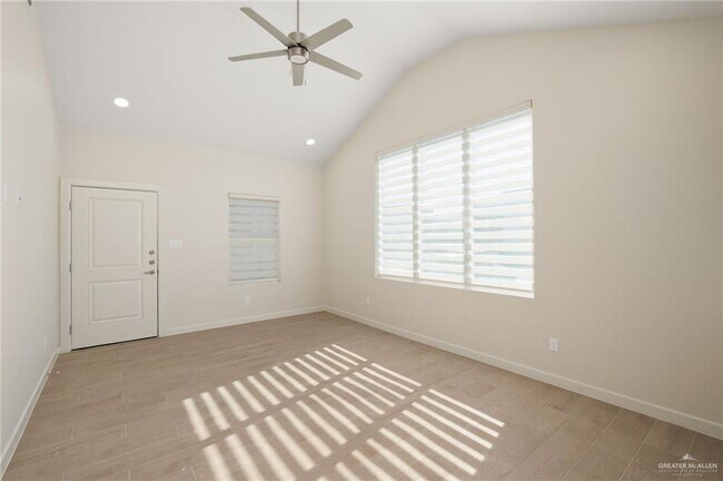 Building Photo - 3600 Valeria Ln