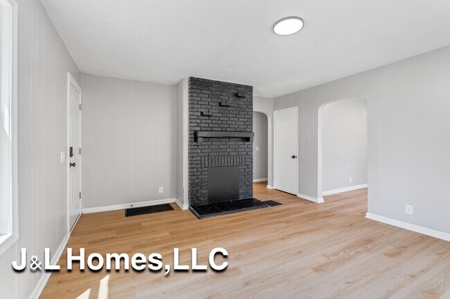 Building Photo - 568 Whitethorne Ave