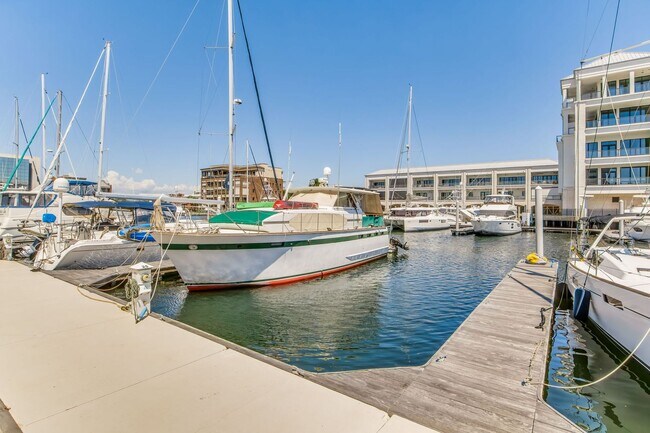 Building Photo - Experience Waterfront Living in Port Royal!