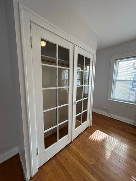 Building Photo - 4409 N Kenneth Ave