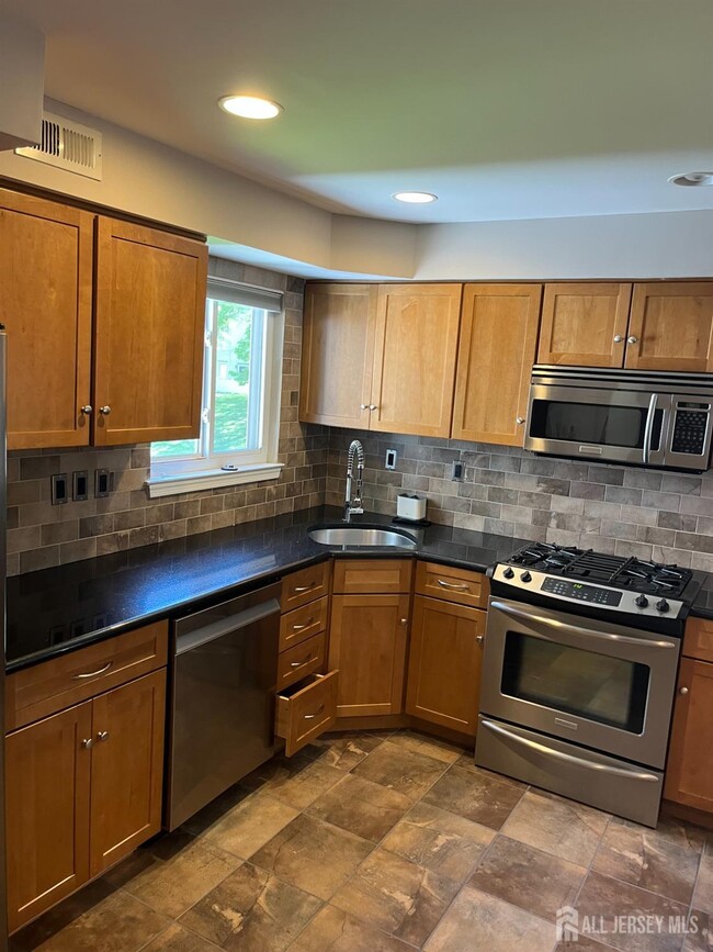 Building Photo - 511 Chanticleer
