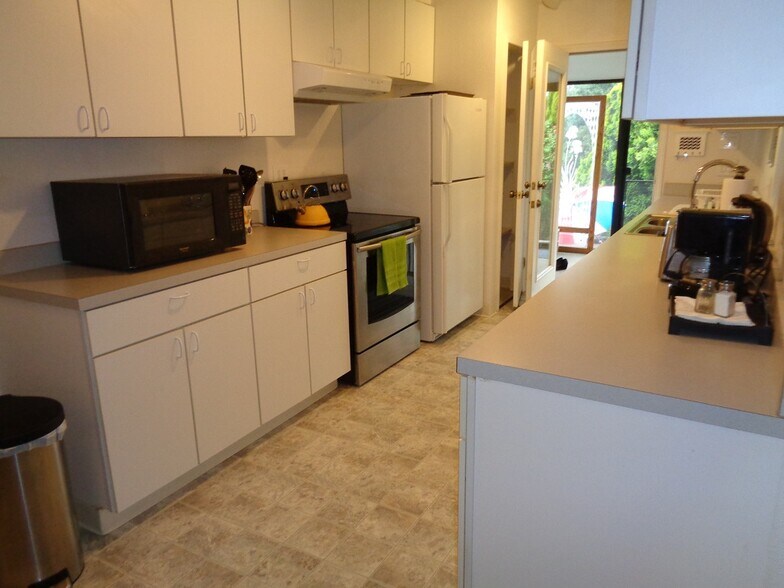 Building Photo - 9965 SW 170th Ave