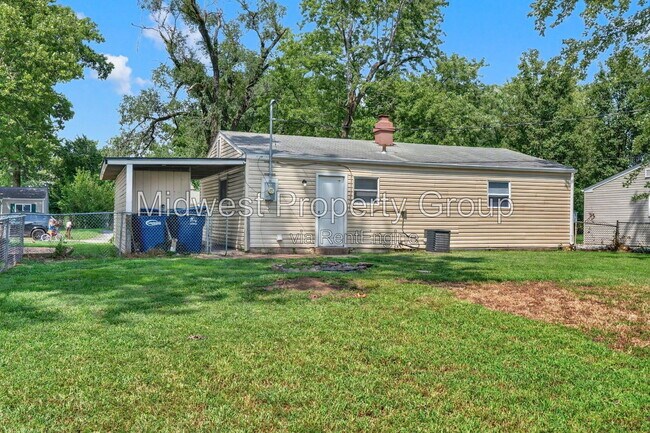 Building Photo - 1446 Vero Dr