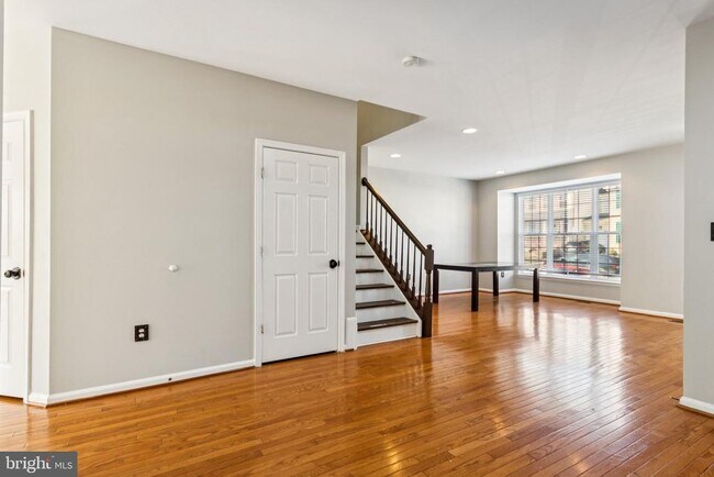 Building Photo - 120 Douglas Dr