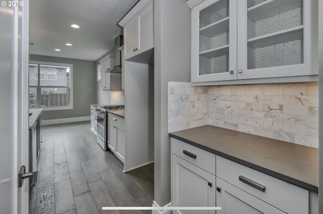 Building Photo - Stunning Executive Home in Cedar Mill/Beth...