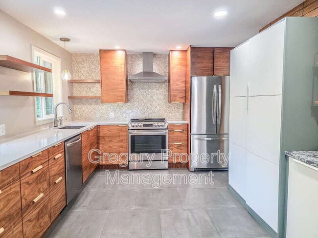 Building Photo - 15506 Juanita Dr NE
