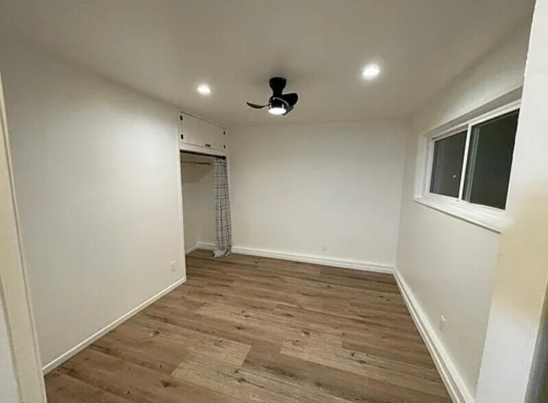 Building Photo - 22331 Vanowen St