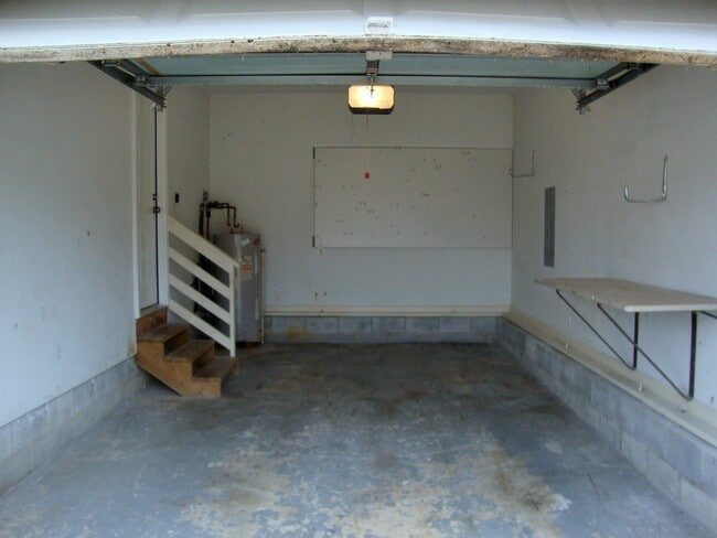 Building Photo - 994 Roedeer Dr