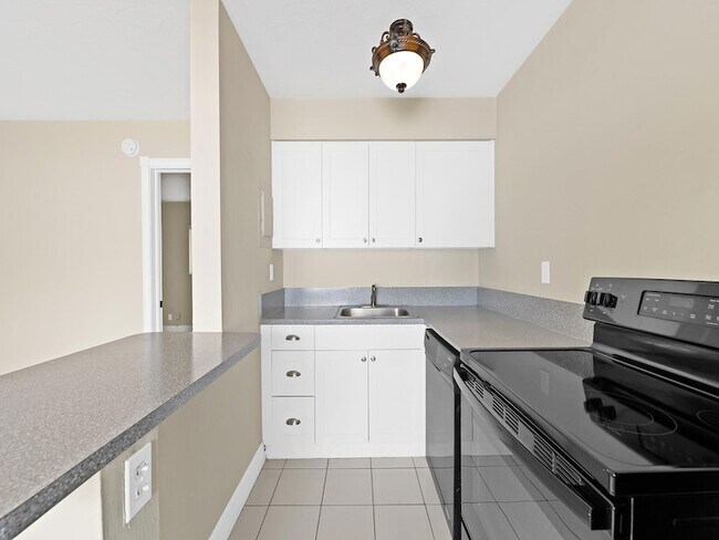 Building Photo - 1219 NE 14th Ave