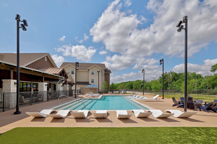 Outdoor Pool - The Narrows