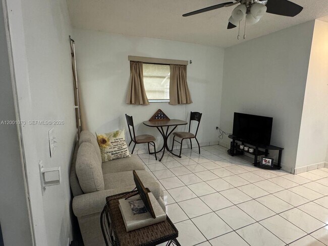 Building Photo - 5501 SW 89th Ave