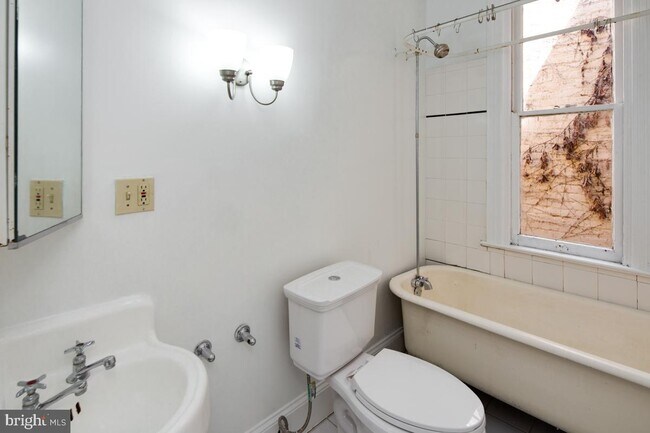 Building Photo - 1322 35th St NW