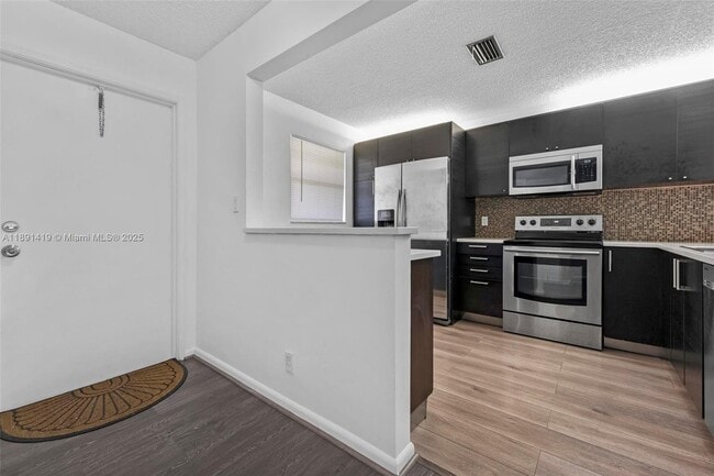 Building Photo - 8790 Holly Ct