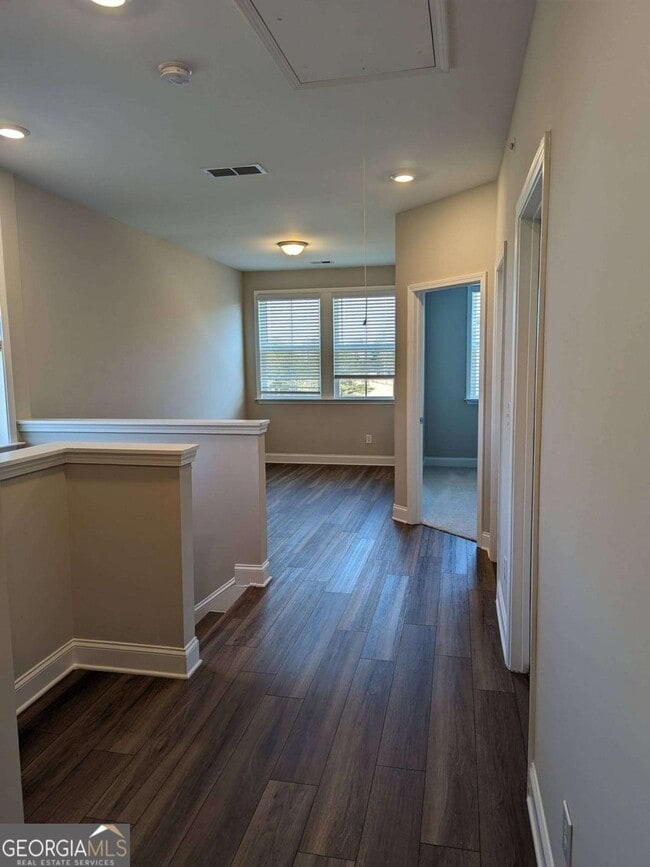 Building Photo - 201 Spike Trl SE