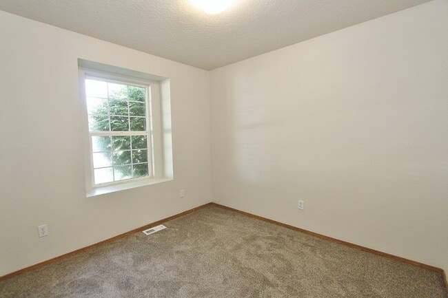 Building Photo - 978 Johnson Dr