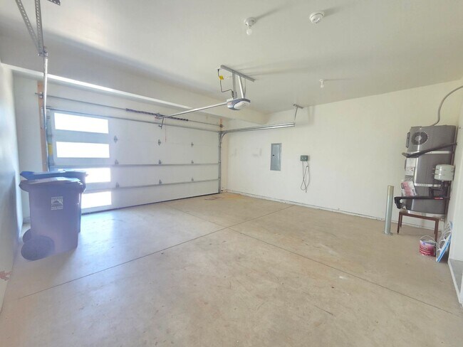Building Photo - $2,500 - 4 Bed / 2.5 Stunning Home in Five Mile Prairie Neighborhood