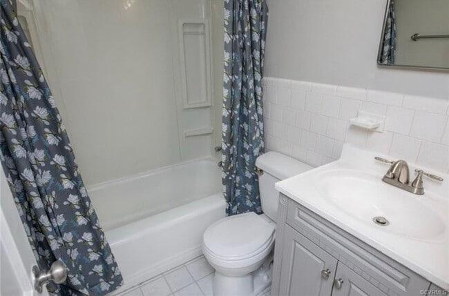 Building Photo - 10210 Hollyberry Dr