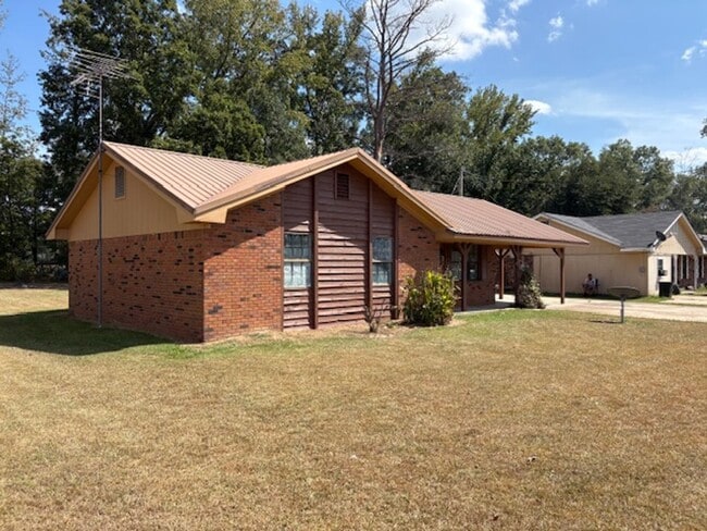 Building Photo - Renovated 3 Bedroom 1.5 Bath Home for Rent!