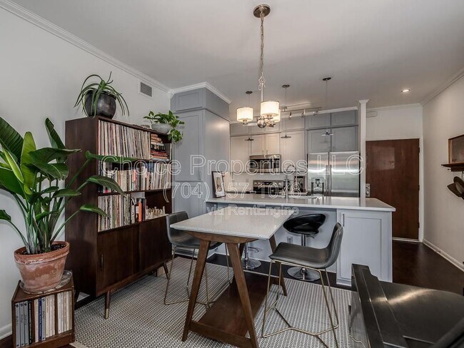 Building Photo - 224 N Poplar St