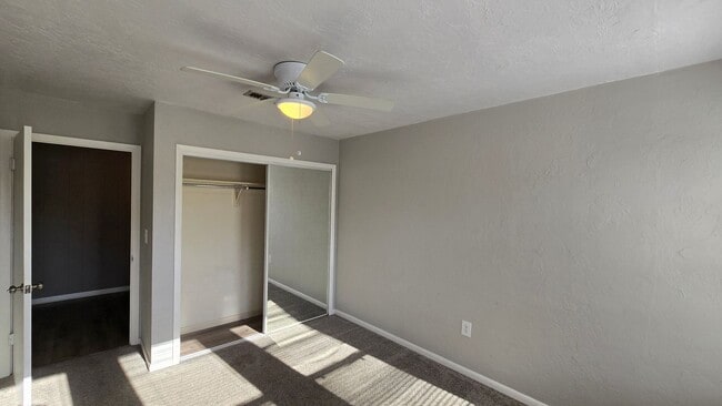 Building Photo - 3 bedroom 2 bath 2nd floor condo