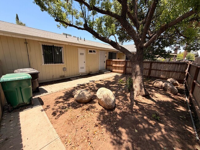 Building Photo - 246 W Belleview Ave