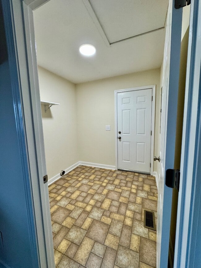 Building Photo - 513 N Elizabeth Ave