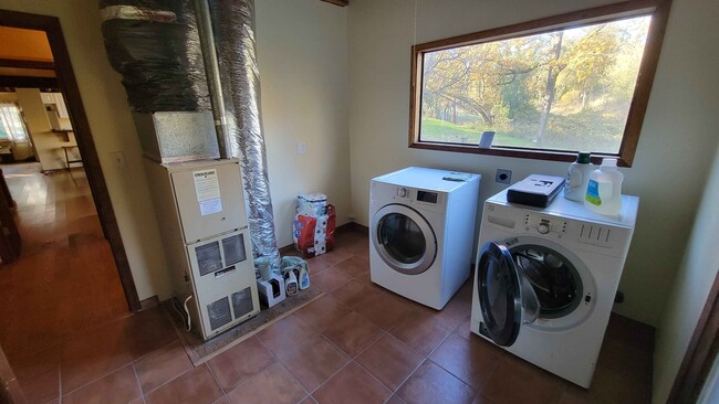 Laundry Room (hookups only) - 2304 Rancheria Rd