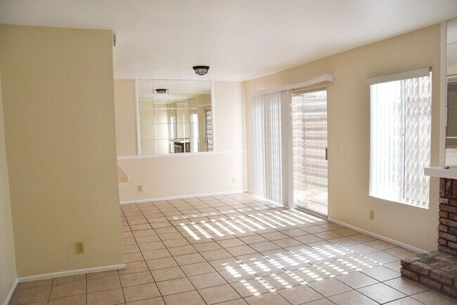 Building Photo - 630 W Palm Ave
