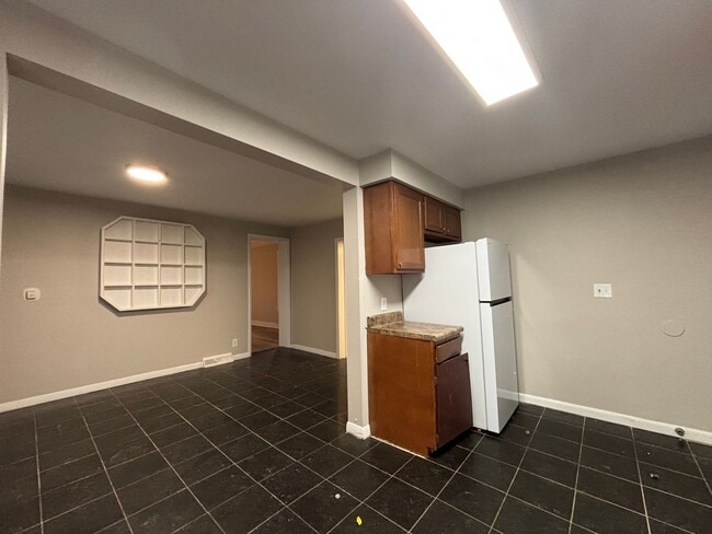 Building Photo - 3 Bedroom 1 Bath, Single Family Home, Lyell - Otis Neighborhood!