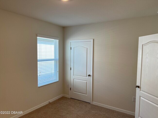 Building Photo - 325 Caryota Ct