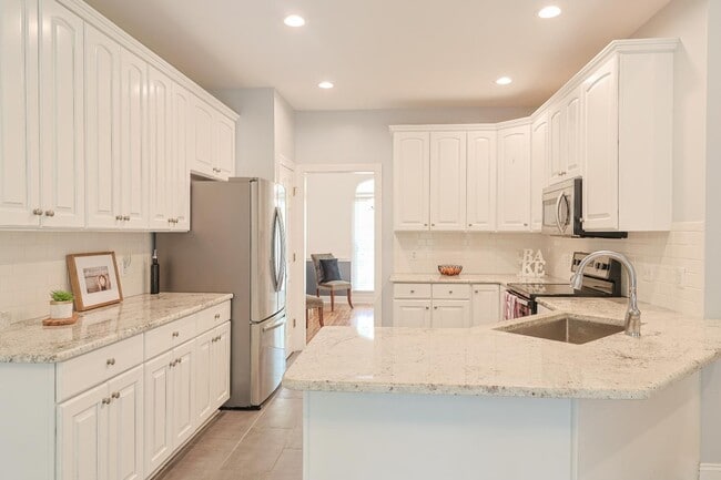 Building Photo - 769 Troon Cir