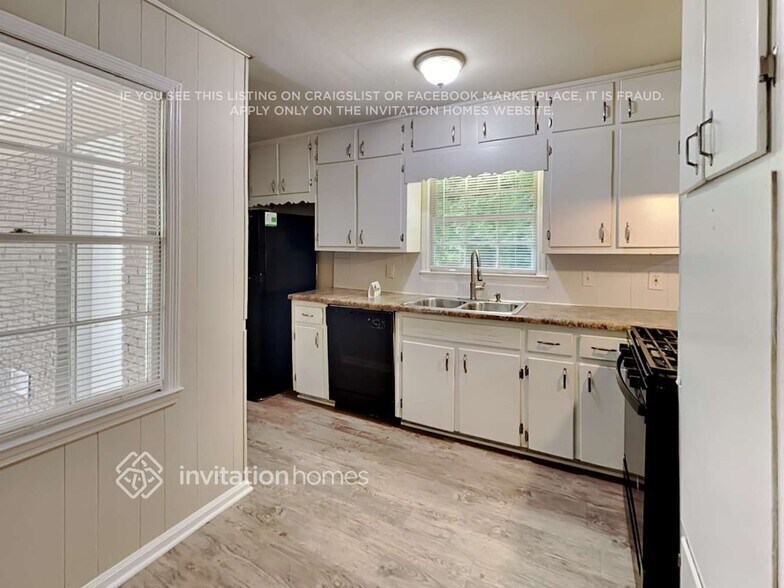 Building Photo - 12 Cherry Cir